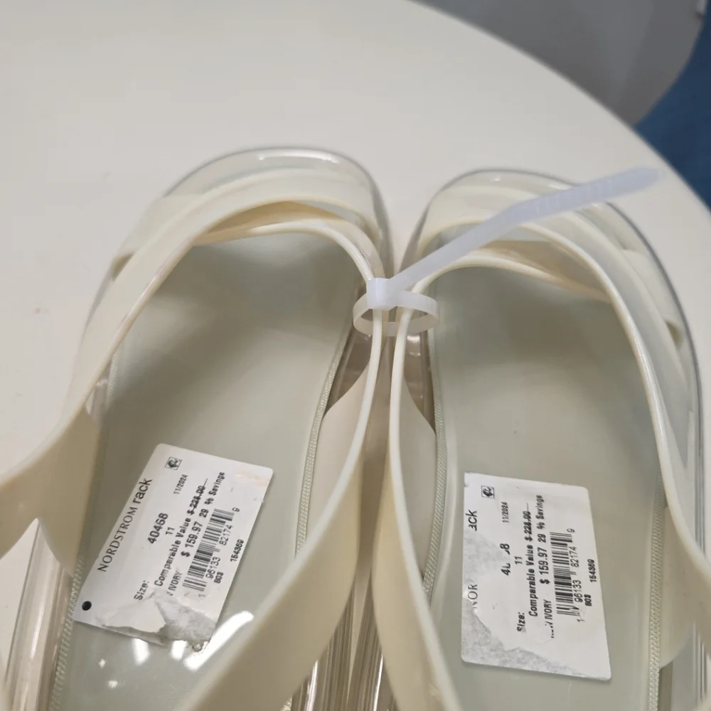 Tory Burch Crisscross Strap Jelly Sandal in New Ivory Size 11